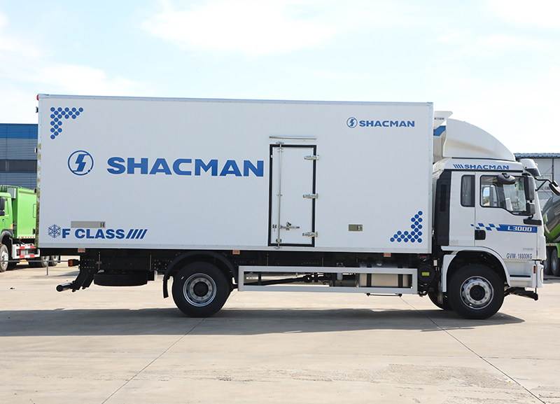 SHACMAN L3000 4x2 Refrigerated Truck