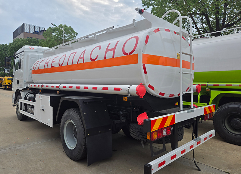 SHACMAN F3000 4X2 Oil Tank Truck